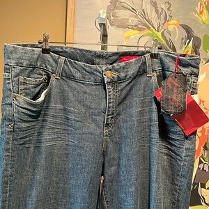 Seven7 Bootcut Jeans. Plus Size 24 Inseam: 32” Rise: 11” Waist: 22”